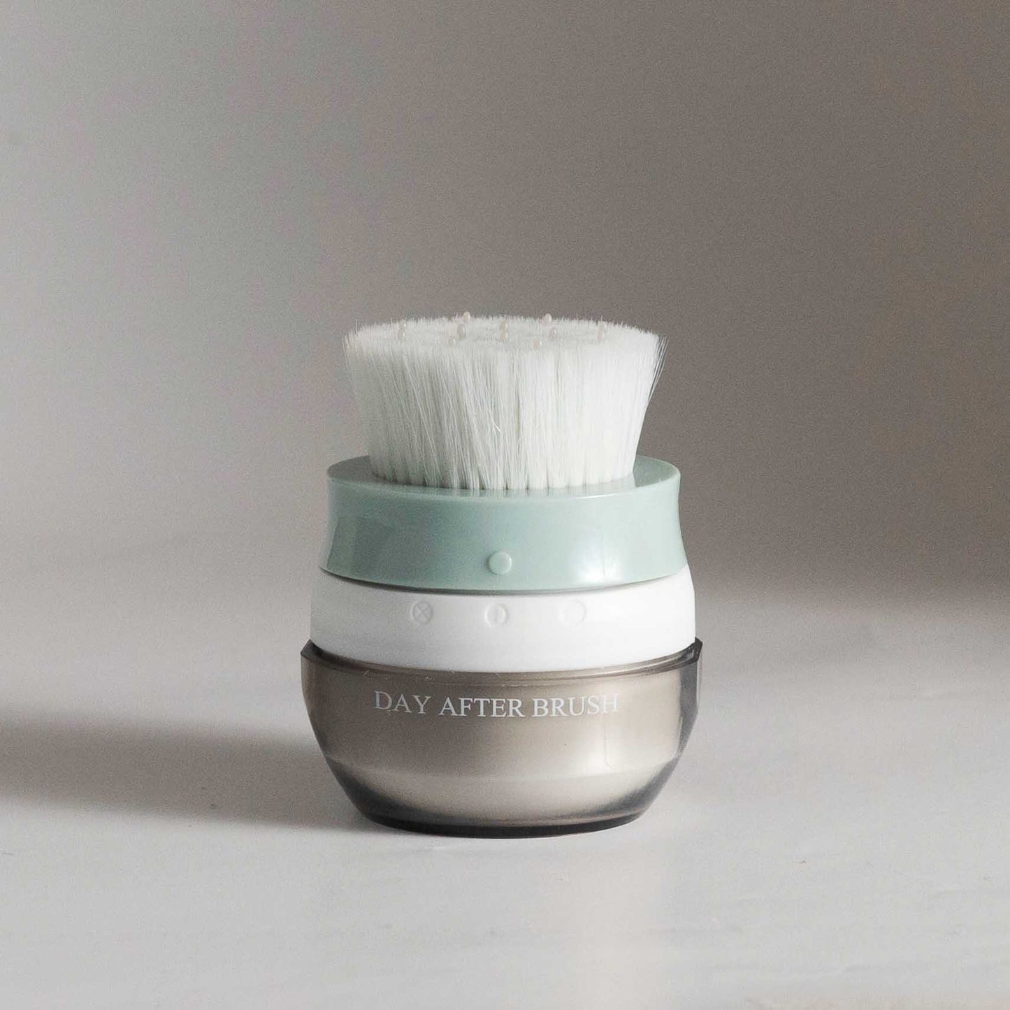 Day After™ Brush — Dry Shampoo Applicator